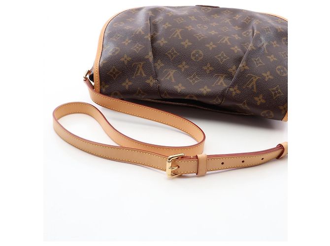 Borsa a tracolla Louis Vuitton Menilmontant MM Monogram Marrone - vista 9