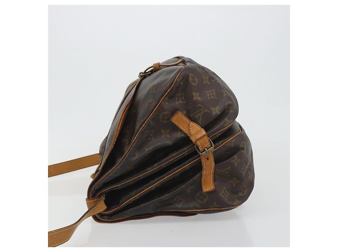 Louis Vuitton Saumur Monogram 35 Marrone - vista 4