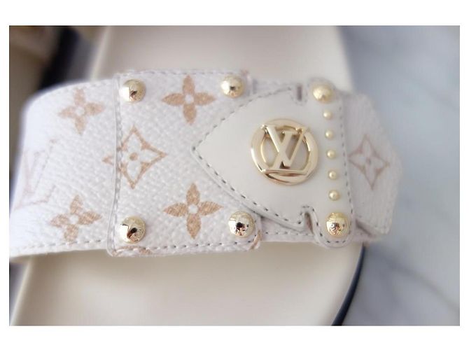 Louis Vuitton Monogram Sandalen aus weißem und beigem Leder - Ansicht 5