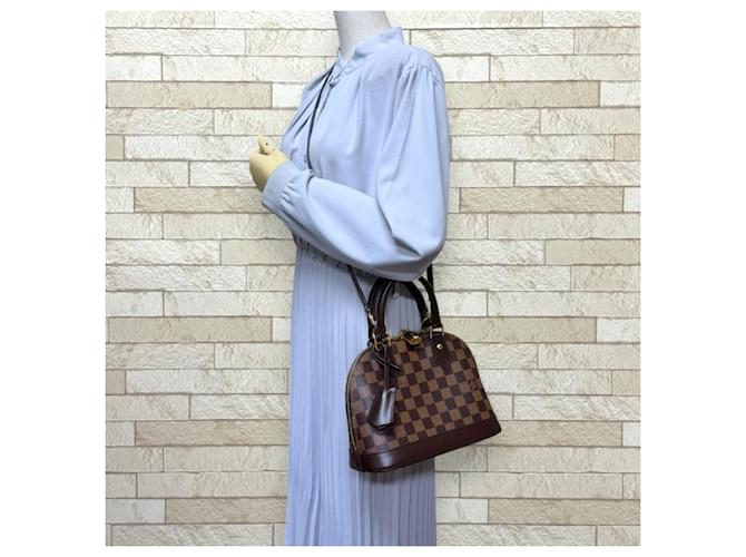 Borsa a tracolla Louis Vuitton Alma BB Damier Marrone - vista 2