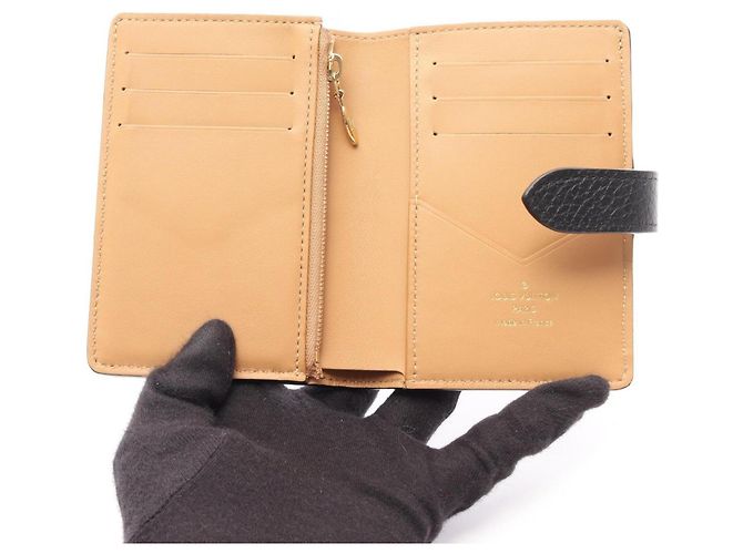 Louis Vuitton LV Vertical Wallet Compact Noir Nero - vista 3
