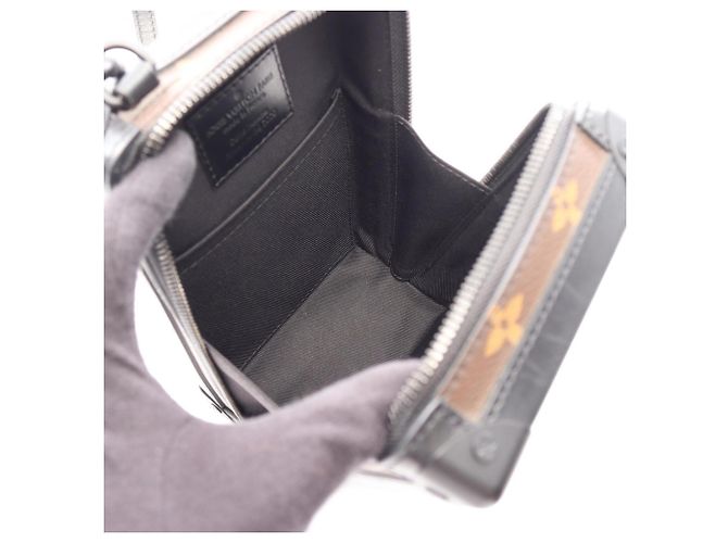 Louis Vuitton Vertical Soft Trunk Monogram Tuftage Schultertasche Braun Schwarz - Ansicht 3