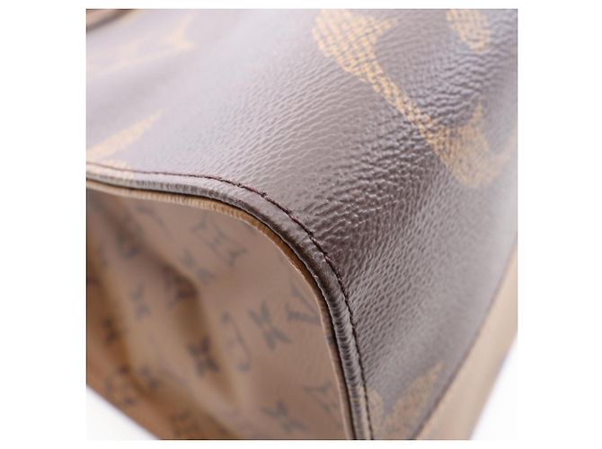 Borsa Louis Vuitton OnTheGo GM Monogram Giant/Reverse Marrone - vista 8