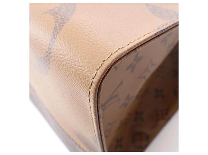 Borsa Louis Vuitton OnTheGo GM Monogram Giant/Reverse Marrone - vista 9
