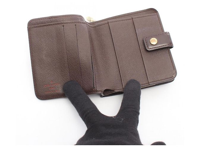 Cartera de doble pliegue Louis Vuitton Compact Zip Damier Ebene Castaño - vista 3