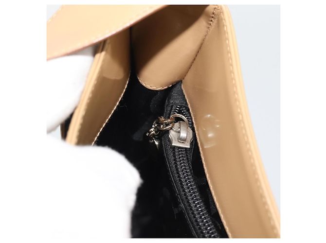 Borsa a Spalla Salvatore Ferragamo Gancini in Pelle Vernice Beige Argento Auth 195268 - vista 19
