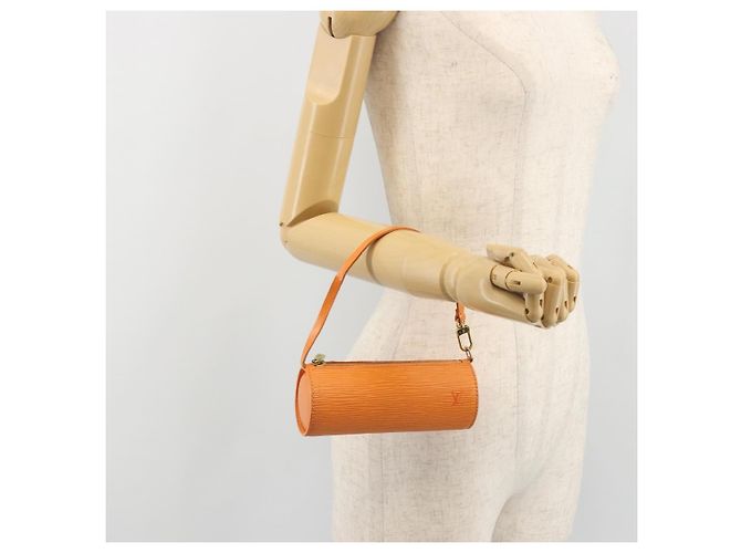 LOUIS VUITTON Epi Soufflot Pouch Accessory Pouch Orange Mandarin LV Auth 191498A Naranja Gris - vista 21