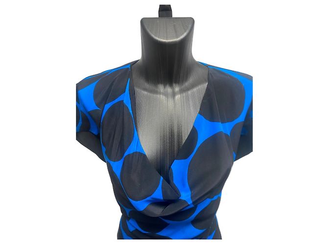 Vestido de seda com gola drapeada e bolinhas azul e preto Gucci FW2009 por Frida Giannini - vista 4