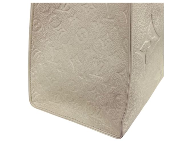 Sac à bandoulière Louis Vuitton OnTheGo GM Monogram Empreinte Beige Blanc cassé - vue 13
