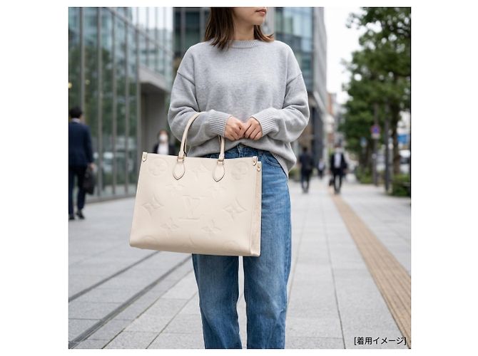 Sac à bandoulière Louis Vuitton OnTheGo GM Monogram Empreinte Beige Blanc cassé - vue 16