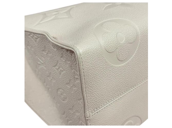 Sac à bandoulière Louis Vuitton OnTheGo GM Monogram Empreinte Beige Blanc cassé - vue 9