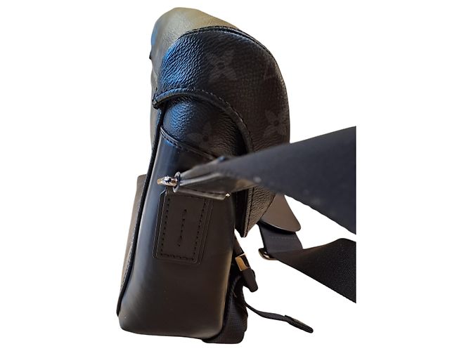 Louis Vuitton Voyager Messenger Monogram Eclipse Canvas PM Schwarz - Ansicht 3