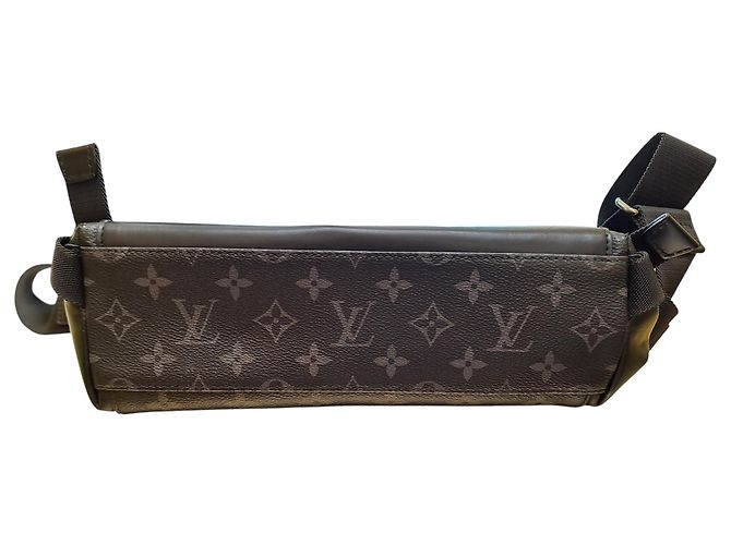 Louis Vuitton Voyager Messenger Monogram Eclipse Canvas PM Schwarz - Ansicht 6