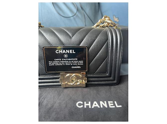 Chanel Borsa Boy Medium Nera Agnello Chevron Nero - vista 12
