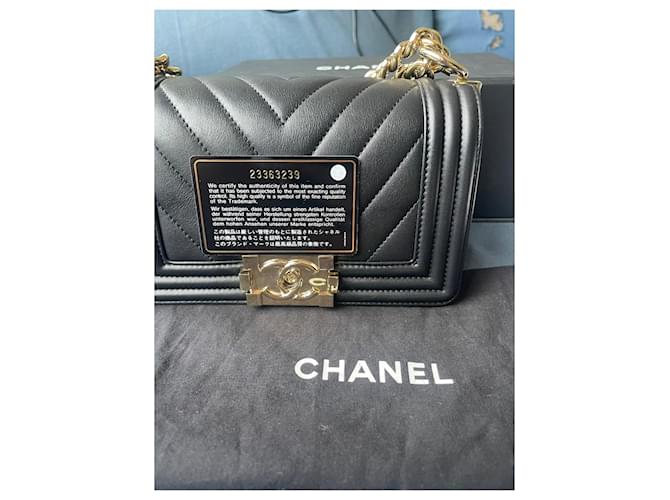 Chanel Borsa Boy Medium Nera Agnello Chevron Nero - vista 13