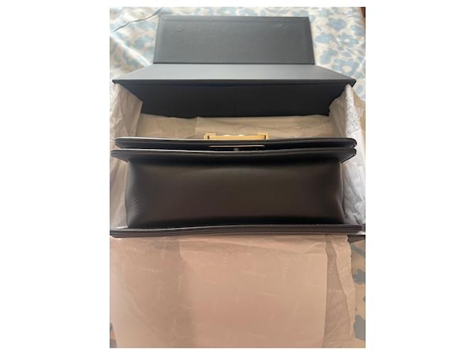 Chanel Borsa Boy Medium Nera Agnello Chevron Nero - vista 3