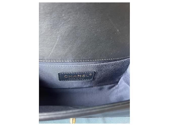 Chanel Borsa Boy Medium Nera Agnello Chevron Nero - vista 5