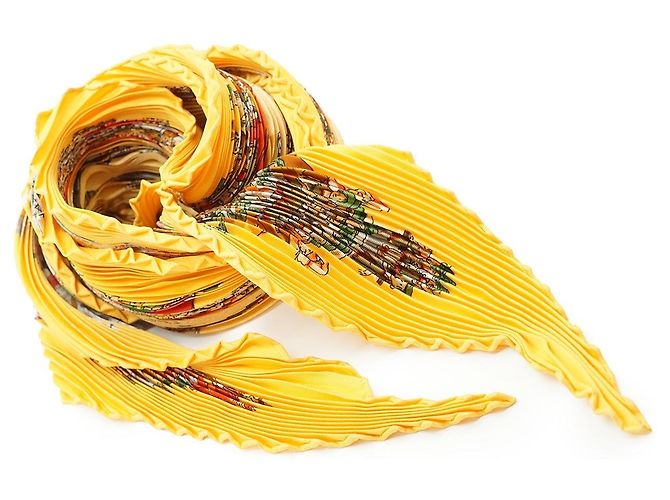 Silk In Hermès Hermes Carré 90 in seta plissettata Yellow Cirque Molier di Philippe Dumas Giallo - vista 7
