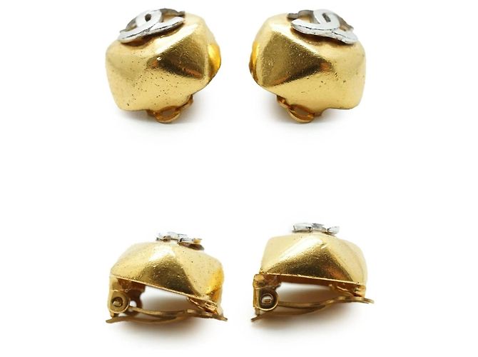 Timeless Chanel Orecchini a clip quadrati in metallo CC Oro e Argento D'oro - vista 6
