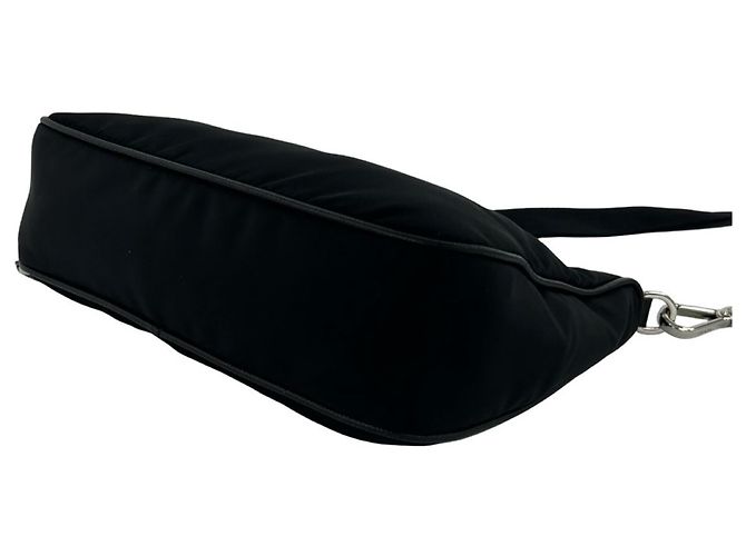 Saffiano Prada Re-Edition Schultertasche mit Triangle-Logo Schwarz - Ansicht 8