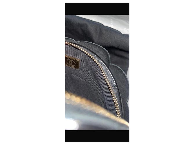 Borsa rotonda Chanel Camellia in vernice nera Nero - vista 3