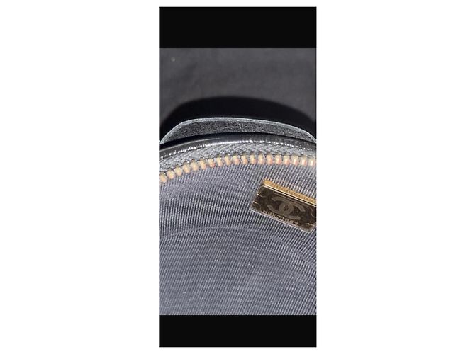 Borsa rotonda Chanel Camellia in vernice nera Nero - vista 5