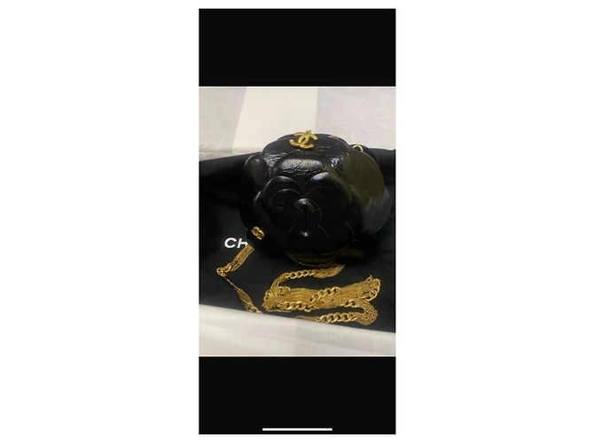 Borsa rotonda Chanel Camellia in vernice nera Nero - vista 9