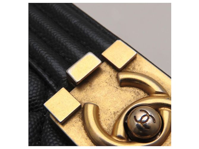 Borsa a tracolla Chanel Boy Chanel in pelle di vitello nera Nero - vista 17