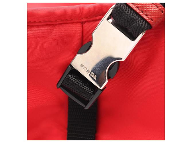 Saffiano Sac à main Prada Re-Nylon Pet Bag Noir Rouge - vue 8