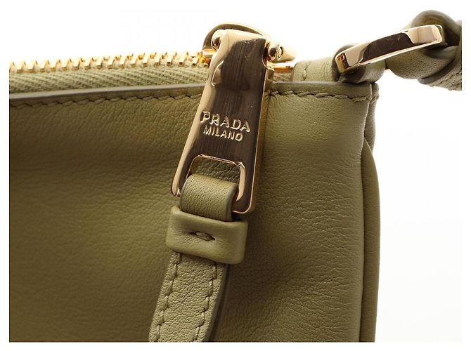Borsa a tracolla in pelle grainé morbida verde Prada - vista 8