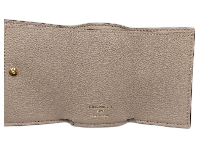 Cartera tríptico Louis Vuitton en piel de becerro grisácea - vista 9