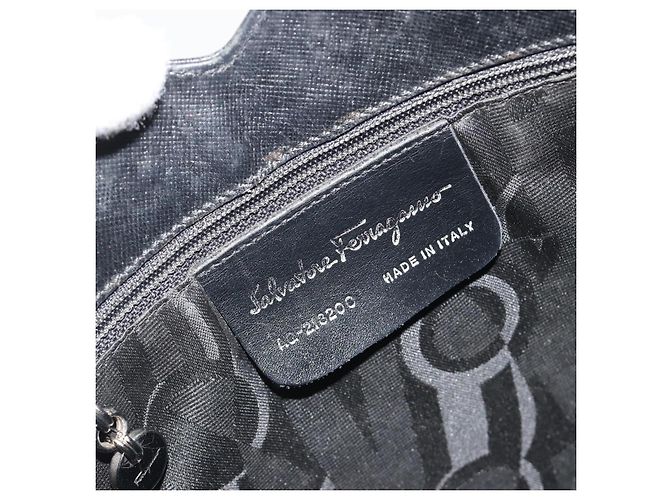 Borsa a Spalla Salvatore Ferragamo Gancini in Pelle Nera Argento Auth BA14216 Nero - vista 16