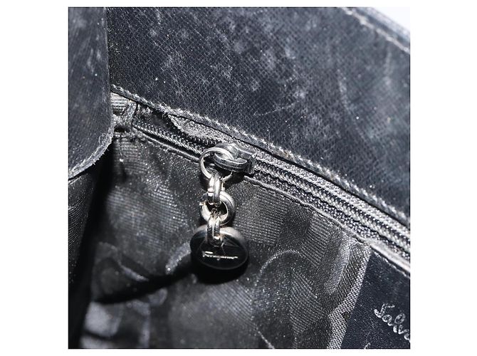 Borsa a Spalla Salvatore Ferragamo Gancini in Pelle Nera Argento Auth BA14216 Nero - vista 20