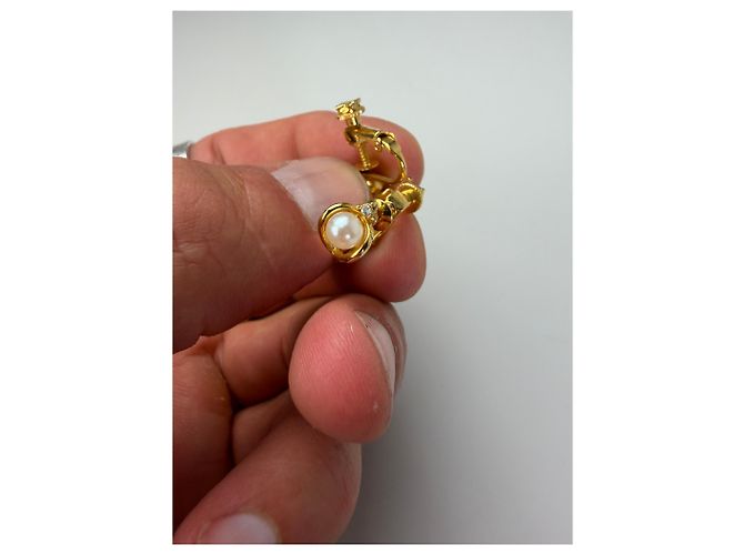 Vintage Courreges Clip-On-Ohrringe mit Perlenakzent Gold Weiß - Ansicht 4