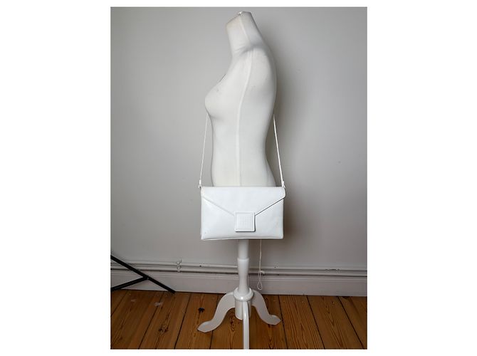 Clutch in pelle vintage Givenchy bianco argento - vista 14