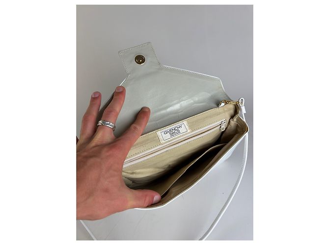 Clutch in pelle vintage Givenchy bianco argento - vista 3