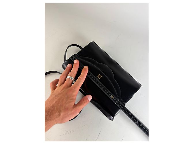 Vintage Givenchy Lederschultertasche Schwarz Gold - Ansicht 11
