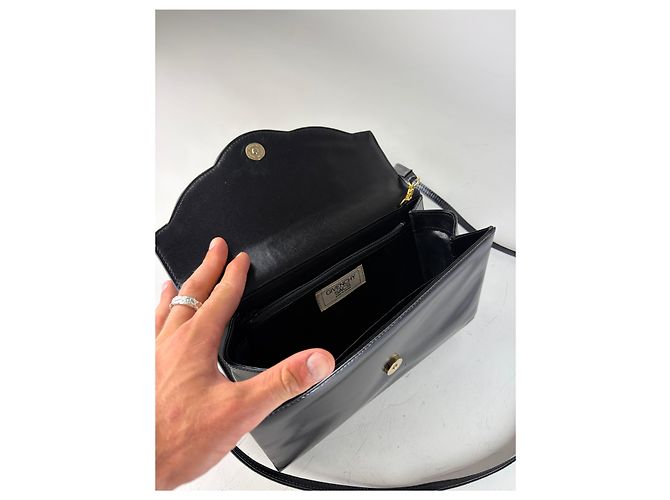Vintage Givenchy Lederschultertasche Schwarz Gold - Ansicht 3