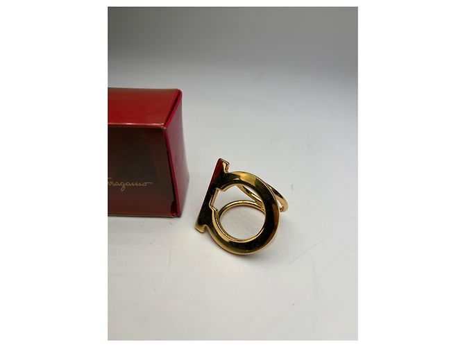 Salvatore Ferragamo Anello vintage Ferragamo in metallo dorato con scatola - vista 6