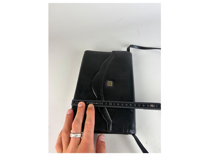 Vintage Givenchy Leder Abendtasche Schwarz Goldener Verschluss - Ansicht 11