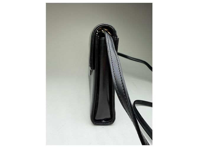 Vintage Givenchy Leder Abendtasche Schwarz Goldener Verschluss - Ansicht 4