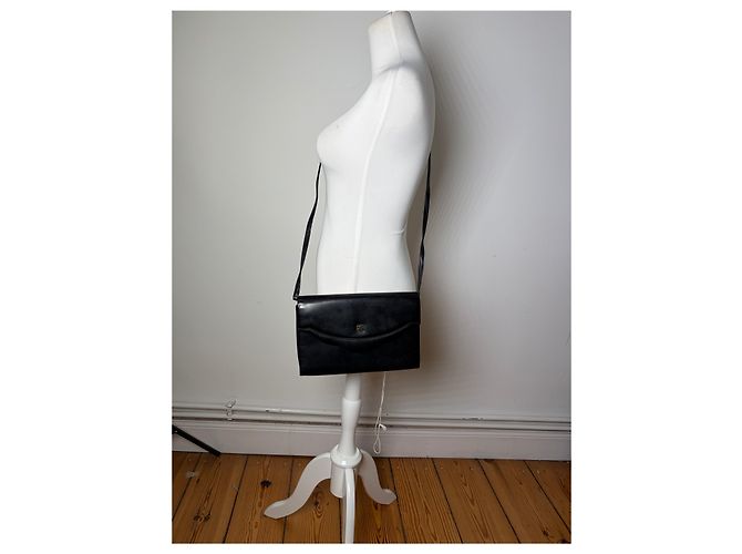 Vintage Givenchy Leder Abendtasche Schwarz Goldener Verschluss - Ansicht 6