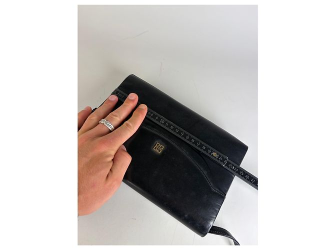 Vintage Givenchy Leder Abendtasche Schwarz Goldener Verschluss - Ansicht 9