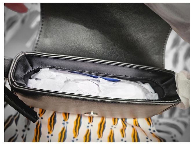Karl Lagerfeld Borsa a Tracolla in Pelle Nera Borchiata Nero - vista 5