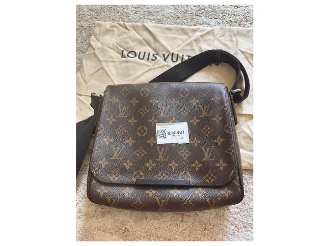 Louis Vuitton Borsa Messenger District PM Monogram Marrone Monogramma - view 5