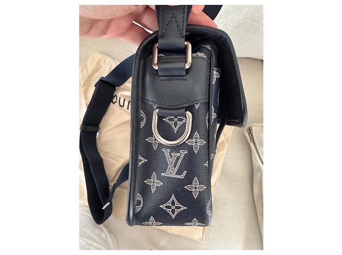 Louis Vuitton x Chapman Brothers Borsa Messenger Edizione Limitata Nero Bianco Grigio - vista 3