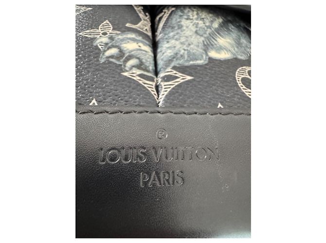Louis Vuitton x Chapman Brothers Borsa Messenger Edizione Limitata Nero Bianco Grigio - vista 4