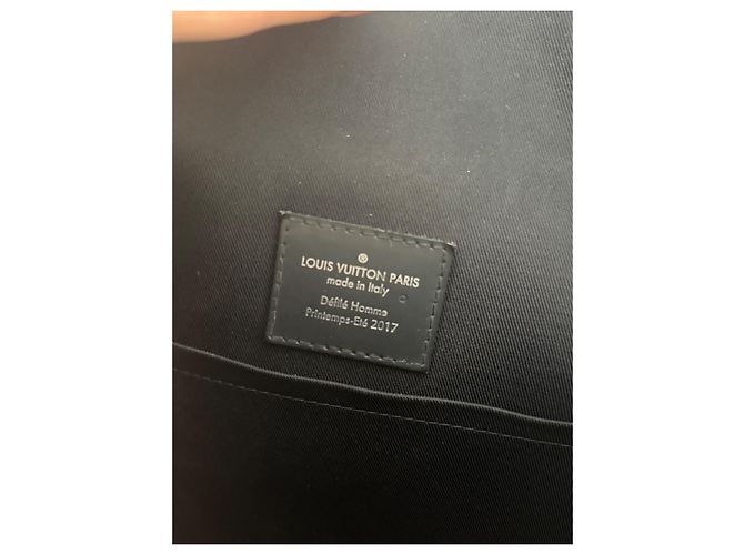 Louis Vuitton x Chapman Brothers Borsa Messenger Edizione Limitata Nero Bianco Grigio - vista 5