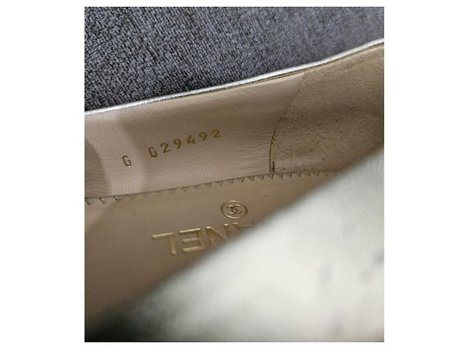Ballerine Chanel bicolore con punta a contrasto Nero D'oro - vista 14