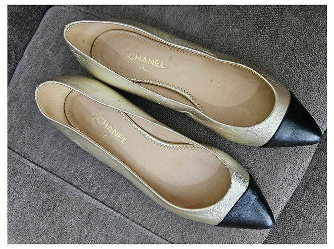 Ballerine Chanel bicolore con punta a contrasto Nero D'oro - vista 18
